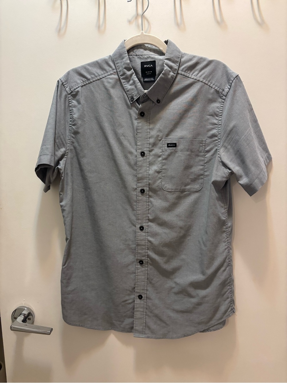 RVCA Men’s Button-Down Short Sleeve Shirt in Gray